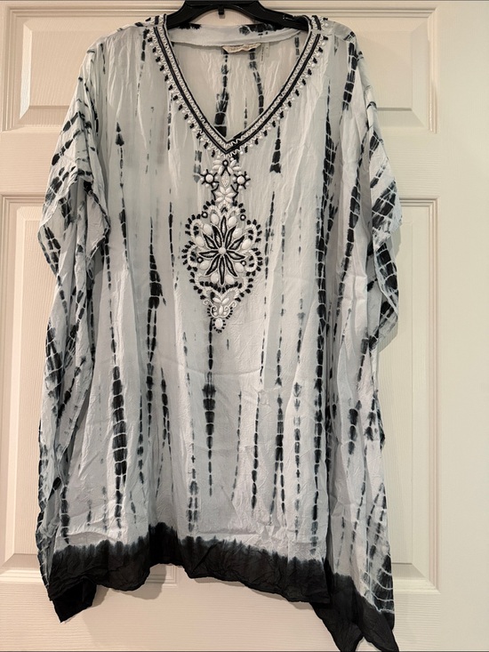 Soft Surroundings Tops - Soft Surroundings Black and White Tie-Dye Embroidered V-Neck Tunic